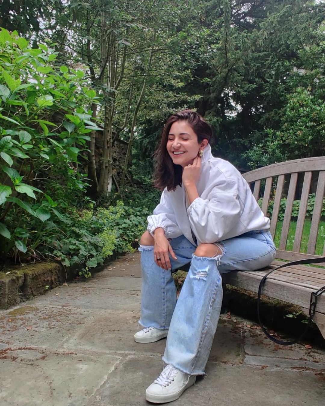 കുഞ്ഞു വാമികയ്‌ക്കൊപ്പം ഇംഗ്ലണ്ടില്‍ അടിച്ചുപൊളിച്ച് കൊഹ്ലിയും അനുഷ്‌കയും; ചിത്രങ്ങള്‍ ഏറ്റെടുത്ത് ആരാധകര്‍