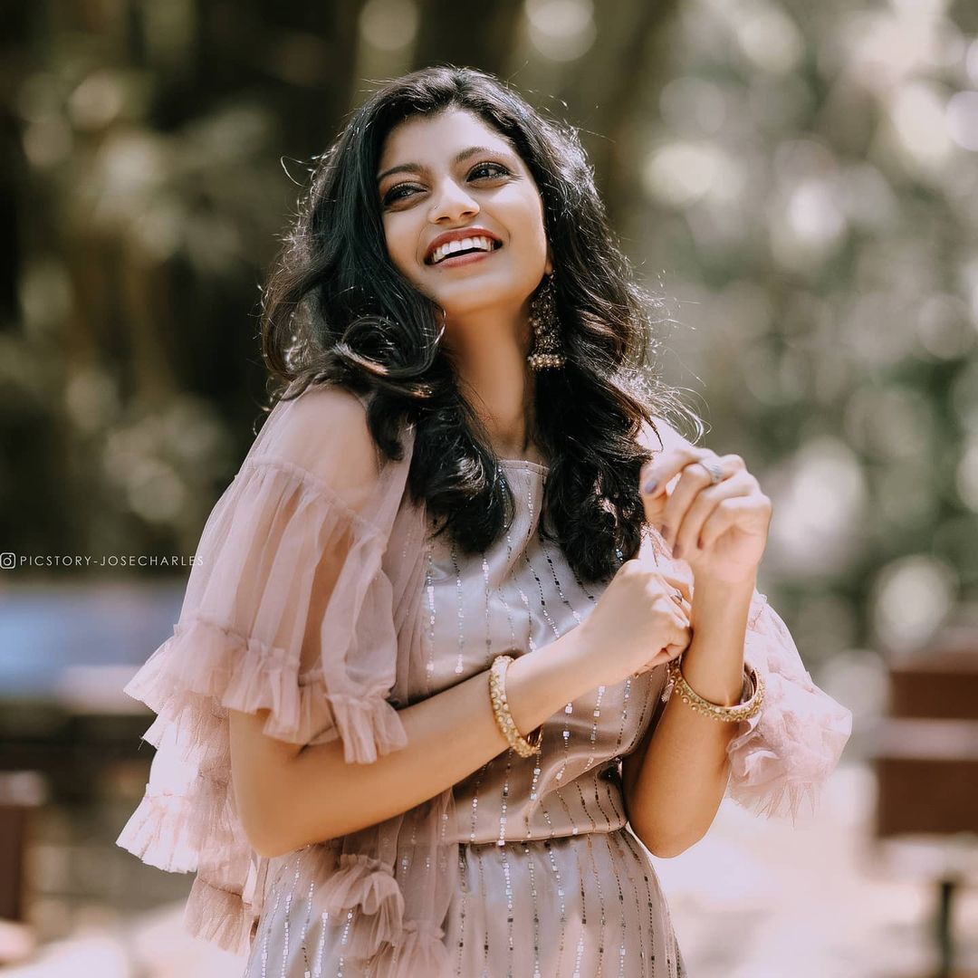 ചക്കപ്പഴം താരം ശ്രുതി തന്നെയോ? എന്തൊരു മേക്ക് ഓവർ.. ചിത്രങ്ങൾ വൻ വൈറൽ