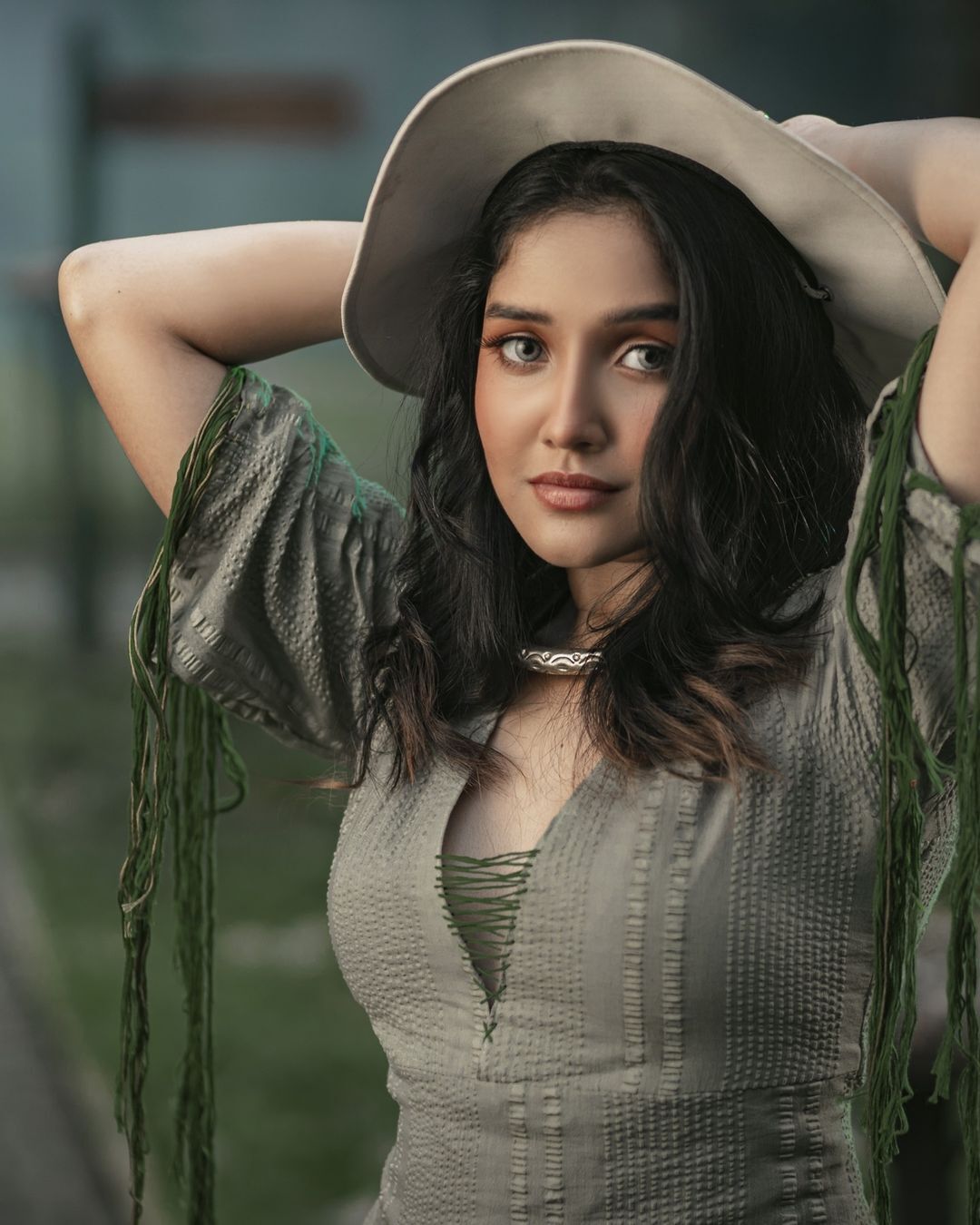 എന്തൊരു ലുക്കാണ് കാണാന്‍; സോഷ്യല്‍ മീഡിയയില്‍ ട്രെന്‍ഡിംഗായി അനിഖയുടെ ഫോട്ടോഷൂട്ട്