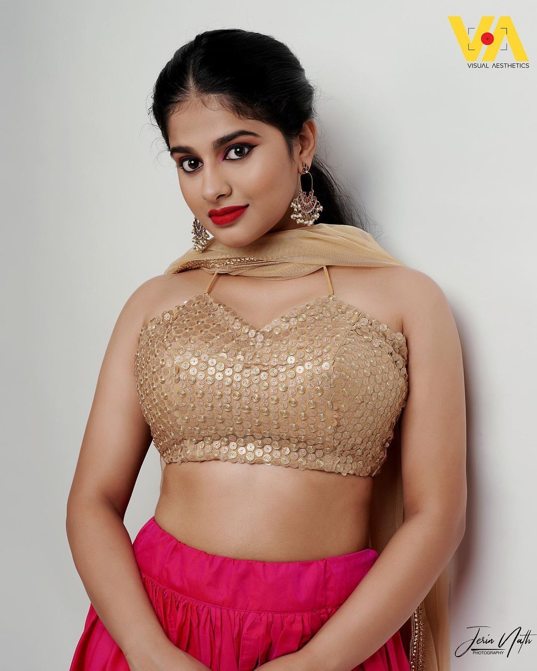 'എന്തൊരു ക്യൂട്ടാണ് ഈ കൊച്ച്'; നയന്‍താര ചക്രവര്‍ത്തിയുടെ പുതിയ ഫോട്ടോഷൂട്ട് ഏറ്റെടുത്ത് ആരാധകര്‍