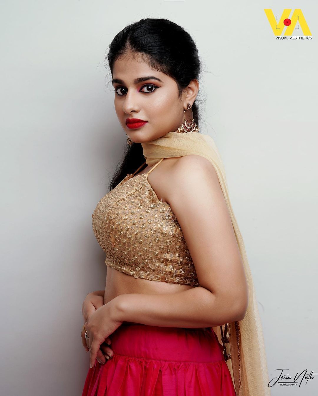 'എന്തൊരു ക്യൂട്ടാണ് ഈ കൊച്ച്'; നയന്‍താര ചക്രവര്‍ത്തിയുടെ പുതിയ ഫോട്ടോഷൂട്ട് ഏറ്റെടുത്ത് ആരാധകര്‍