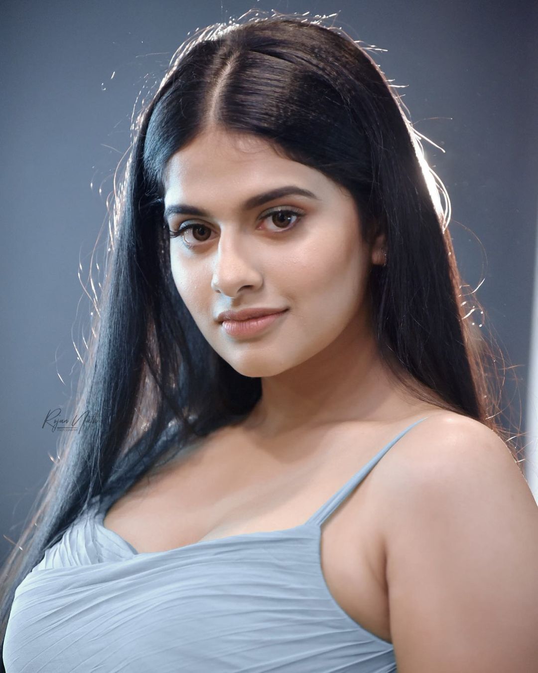 'എന്തൊരു ക്യൂട്ടാണ് ഈ കൊച്ച്'; നയന്‍താര ചക്രവര്‍ത്തിയുടെ പുതിയ ഫോട്ടോഷൂട്ട് ഏറ്റെടുത്ത് ആരാധകര്‍