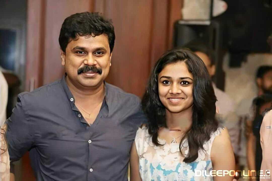 അച്ഛനൊപ്പം നിറഞ്ഞ് ചിരിച്ച് മീനാക്ഷി, ഒപ്പം അനിയത്തിയും കാവ്യയും, ദിലീപിന്റെ കുടുംബചിത്രം വൈറൽ