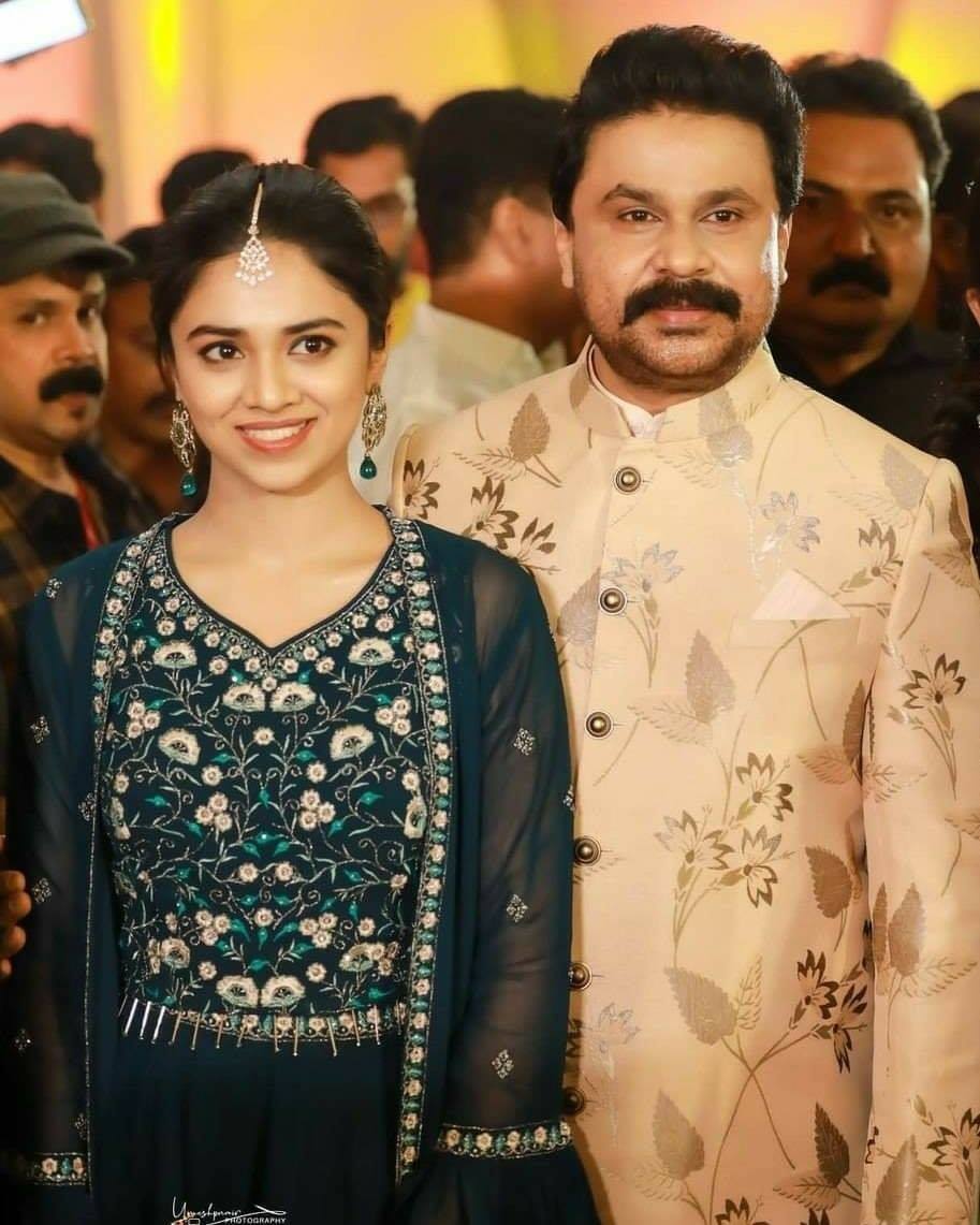 അച്ഛനൊപ്പം നിറഞ്ഞ് ചിരിച്ച് മീനാക്ഷി, ഒപ്പം അനിയത്തിയും കാവ്യയും, ദിലീപിന്റെ കുടുംബചിത്രം വൈറൽ