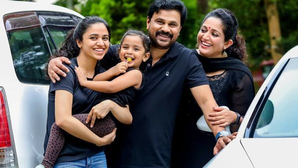 മക്കൾക്കൊപ്പം ചിരിയോടെ ദിലീപ്, മഞ്ജുവിനെ ഓർമ്മപ്പെടുത്തി സോഷ്യൽ മീഡിയ, ചിത്രങ്ങൾ