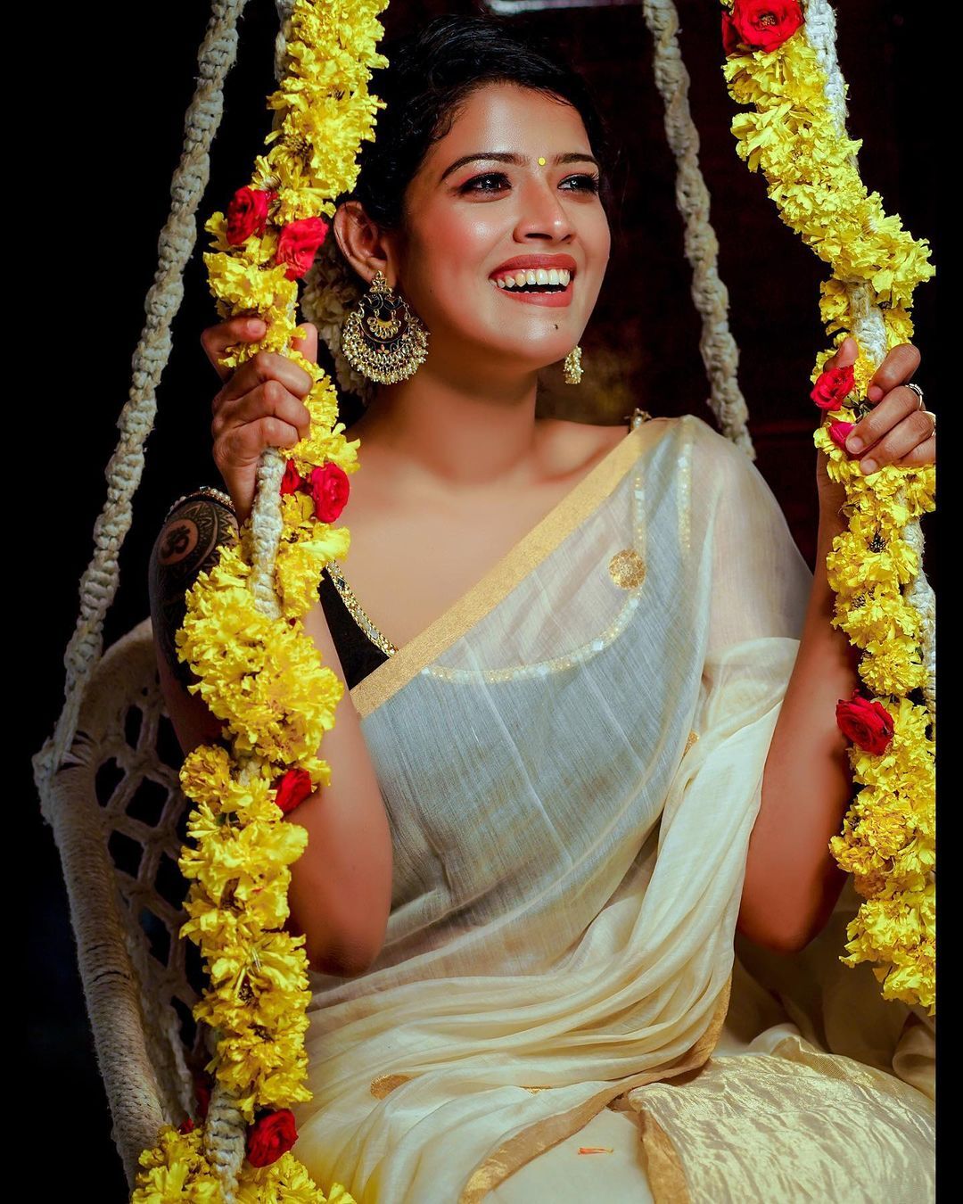 ''എന്റെ ജീവൻ എന്റെ കുഞ്ഞിന് വേണ്ടി മാത്രം..'' അമൃതയുടെ വാക്കുകൾ ബാലയെ ഉന്നം വെച്ചോ എന്ന് ആരാധകർ