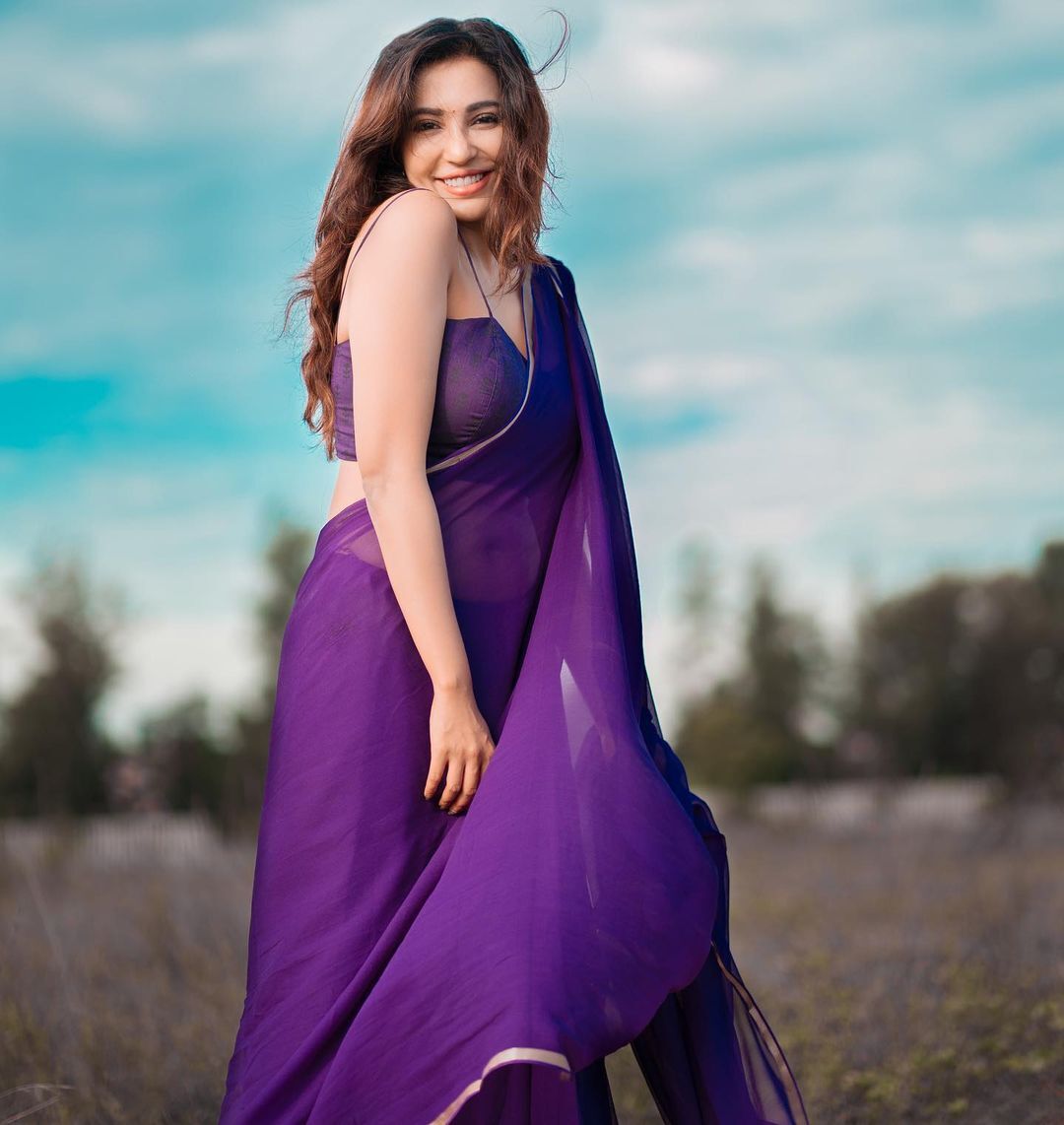 ഹോട്ട് ലുക്കില്‍ പാര്‍വ്വതി നായര്‍; സോഷ്യല്‍ മീഡിയയില്‍ ട്രെന്‍ഡിംഗായി പുതിയ ഫോട്ടോഷൂട്ട്