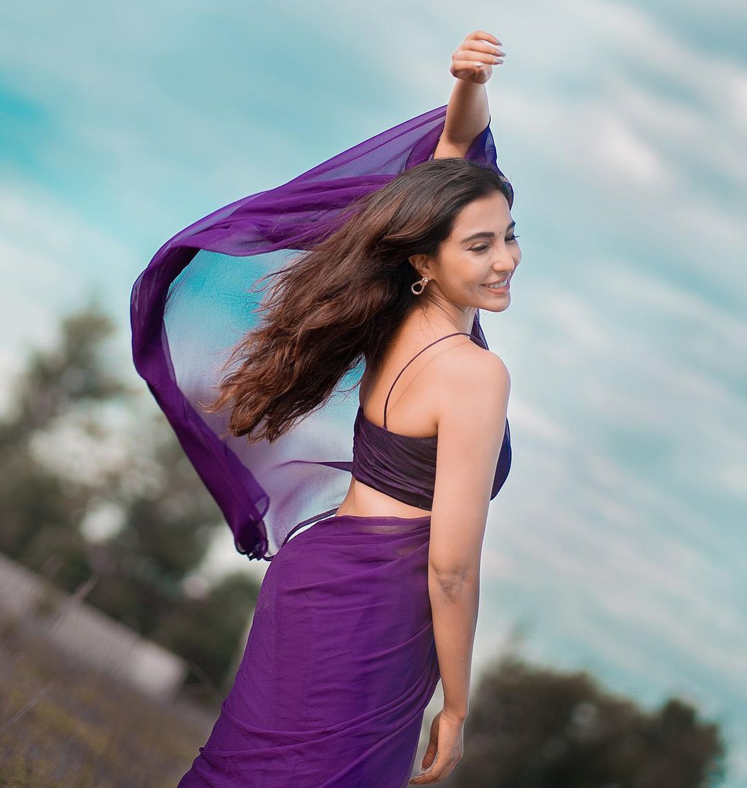 ഹോട്ട് ലുക്കില്‍ പാര്‍വ്വതി നായര്‍; സോഷ്യല്‍ മീഡിയയില്‍ ട്രെന്‍ഡിംഗായി പുതിയ ഫോട്ടോഷൂട്ട്