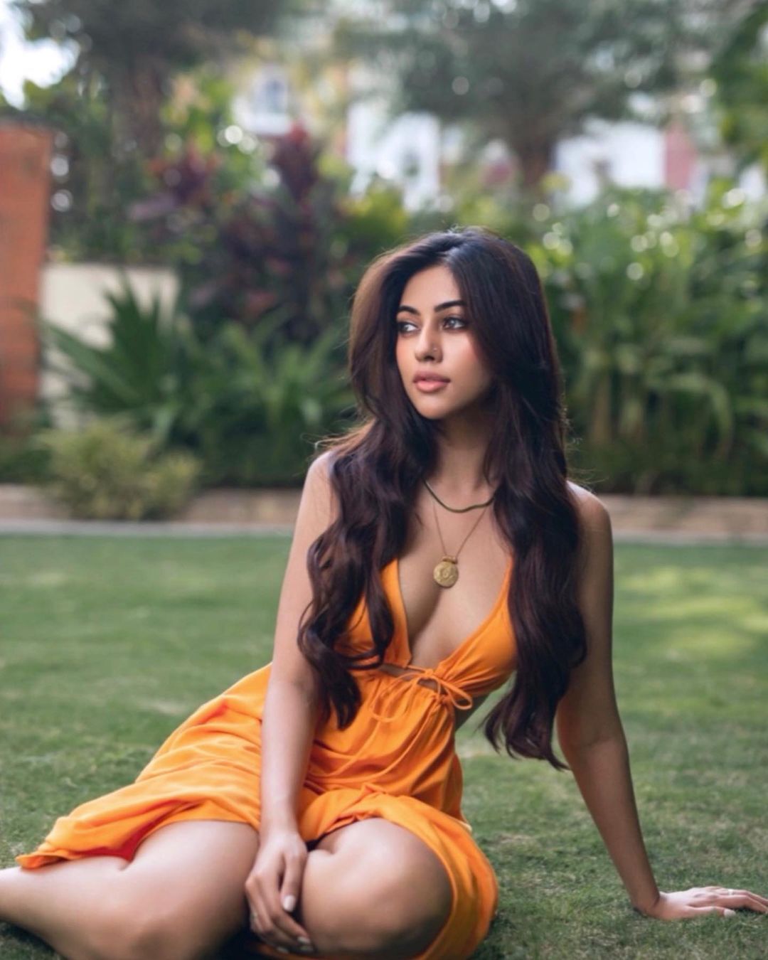 വീണ്ടും ഹോട്ട് ലുക്കിൽ ആരാധകരെ ഞെട്ടിച്ച് അനു ഇമ്മാനുവൽ... വൈറലായി ചിത്രങ്ങൾ