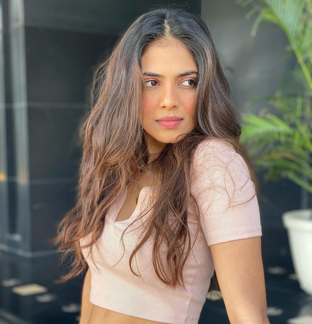 ഹോട്ട് ലുക്കില്‍ അതീവ ഗ്ലാമറസായി മാളവിക മോഹനന്‍; വൈറല്‍ ചിത്രങ്ങള്‍ കാണാം