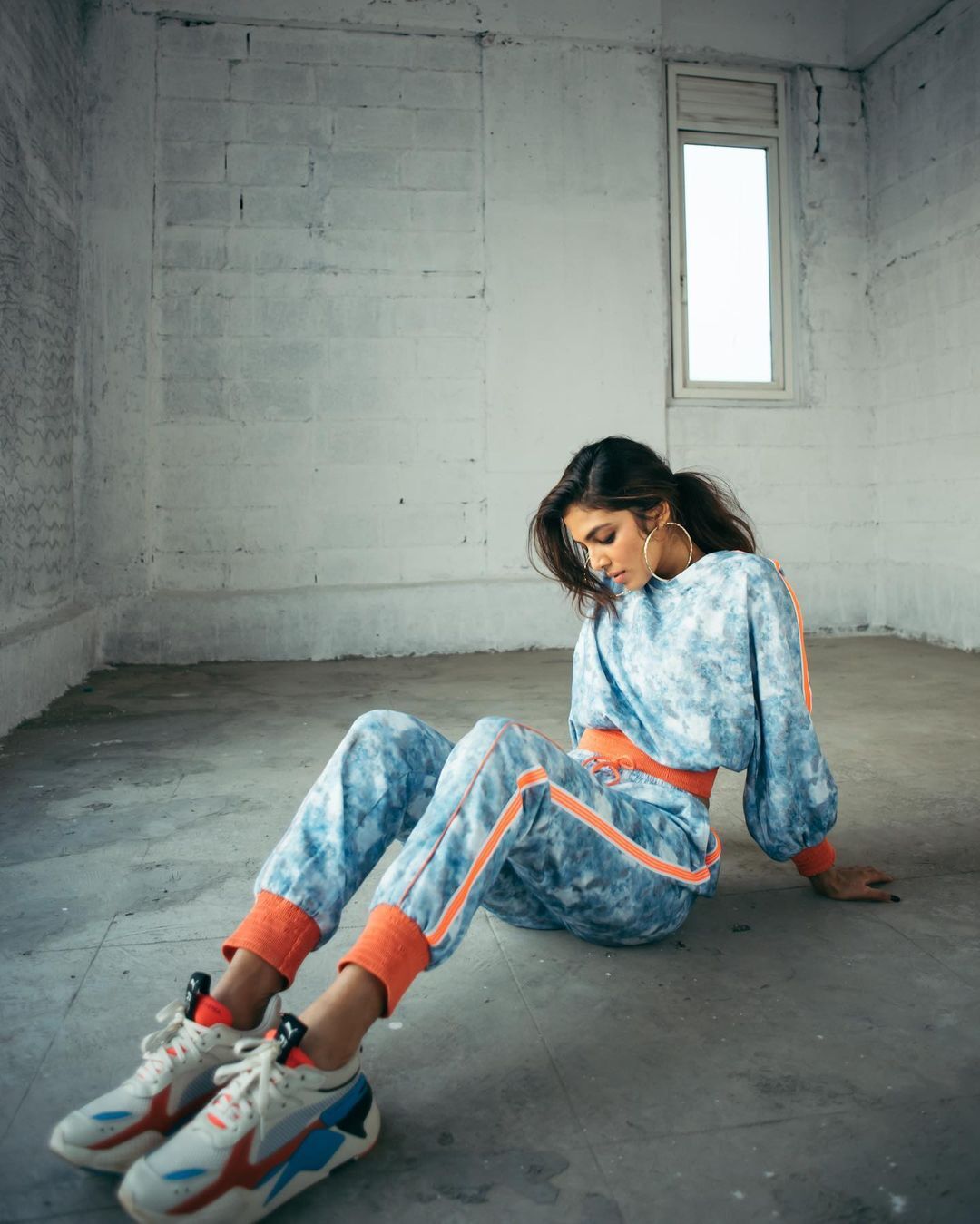 ഹോട്ട് ലുക്കില്‍ അതീവ ഗ്ലാമറസായി മാളവിക മോഹനന്‍; വൈറല്‍ ചിത്രങ്ങള്‍ കാണാം