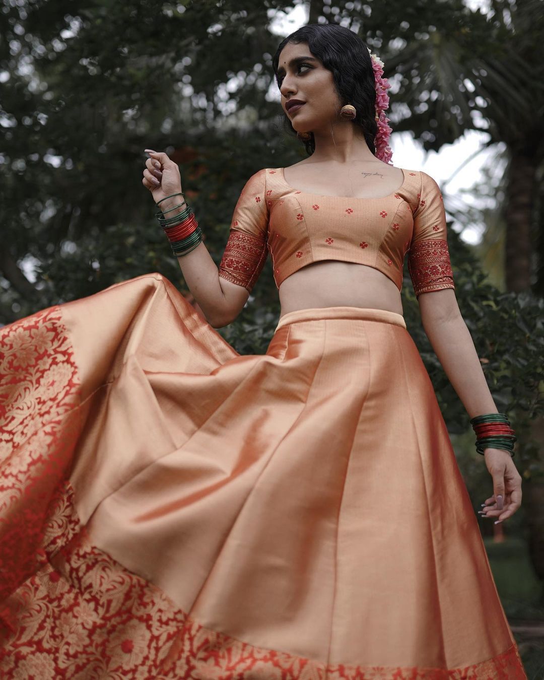 ഹോട്ട് ലുക്കില്‍ ഓണാഘോഷ ചിത്രങ്ങളുമായി പ്രിയ വാര്യര്‍; വൈറലായി പുതിയ ഫോട്ടോഷൂട്ട്