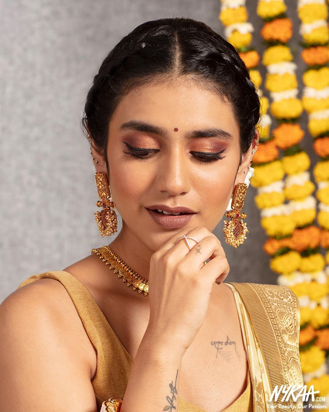 ഹോട്ട് ലുക്കില്‍ ഓണാഘോഷ ചിത്രങ്ങളുമായി പ്രിയ വാര്യര്‍; വൈറലായി പുതിയ ഫോട്ടോഷൂട്ട്