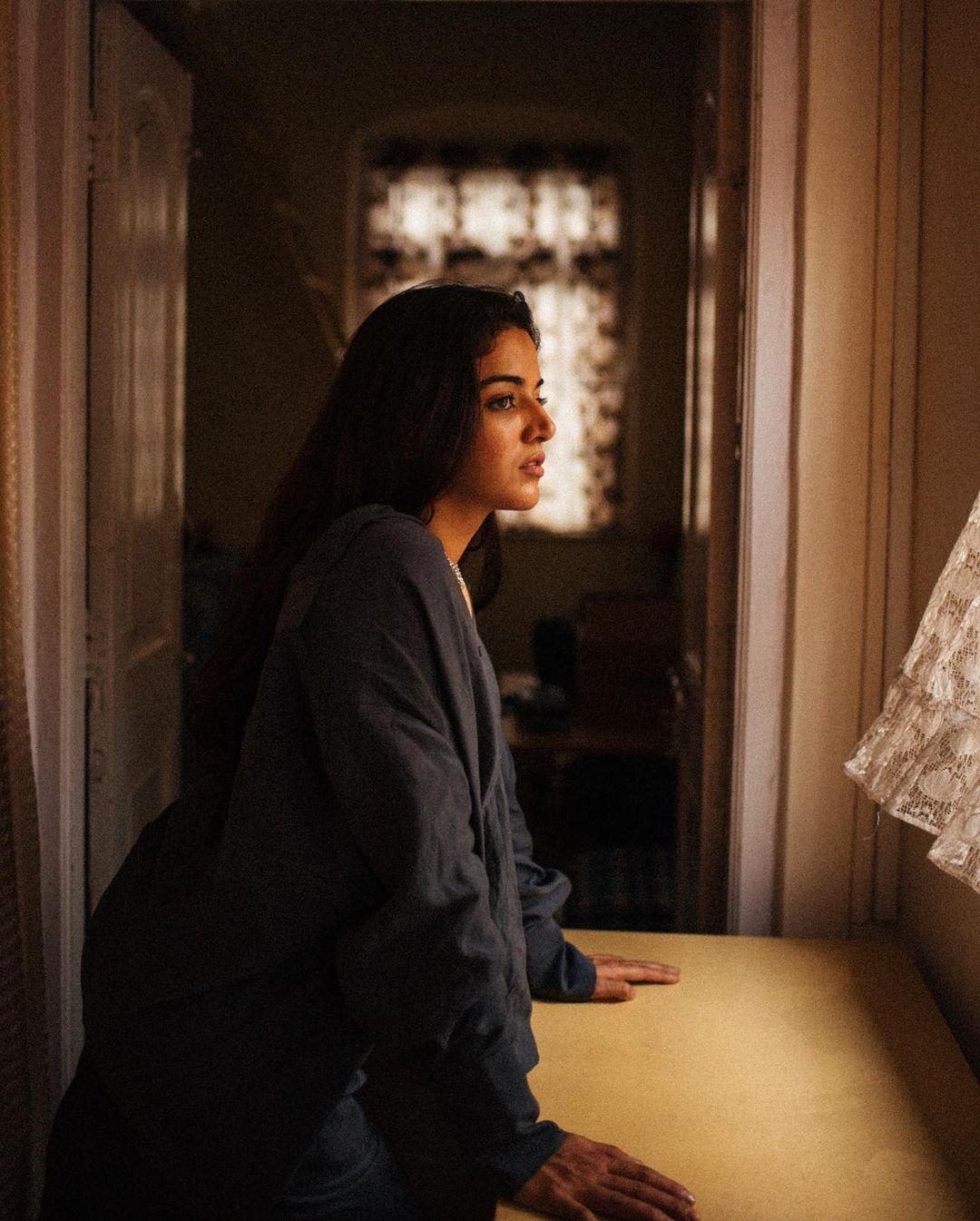 ഹോട്ട് ലുക്കിൽ വാമിഖ ഗാബ്ബി; ചിത്രങ്ങൾ വൈറലാകുന്നു