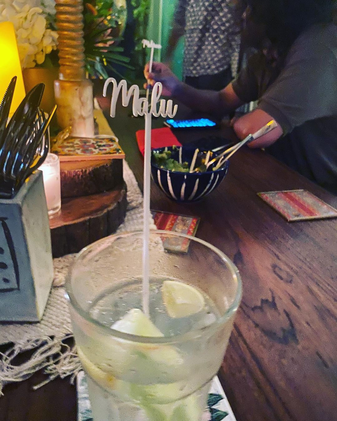 പിറന്നാൾ ദിനത്തിൽ ചുവപ്പിൽ സുന്ദരിയായി മാളവിക; ചിത്രങ്ങൾ കാണാം