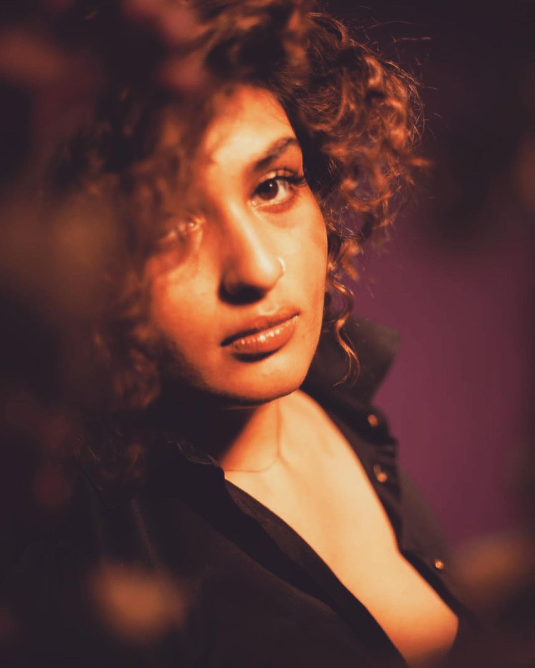 ബോള്‍ഡ് ലുക്കില്‍ പുതിയ ഫോട്ടോഷൂട്ടുമായി പ്രയാഗ മാര്‍ട്ടിന്‍; നവരസക്കായുള്ള കാത്തിരിപ്പിലാണെന്ന് ആരാധകര്‍