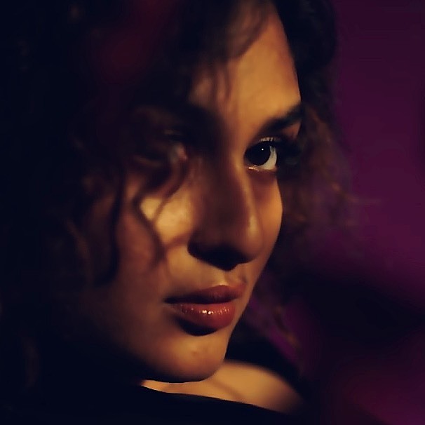 ബോള്‍ഡ് ലുക്കില്‍ പുതിയ ഫോട്ടോഷൂട്ടുമായി പ്രയാഗ മാര്‍ട്ടിന്‍; നവരസക്കായുള്ള കാത്തിരിപ്പിലാണെന്ന് ആരാധകര്‍