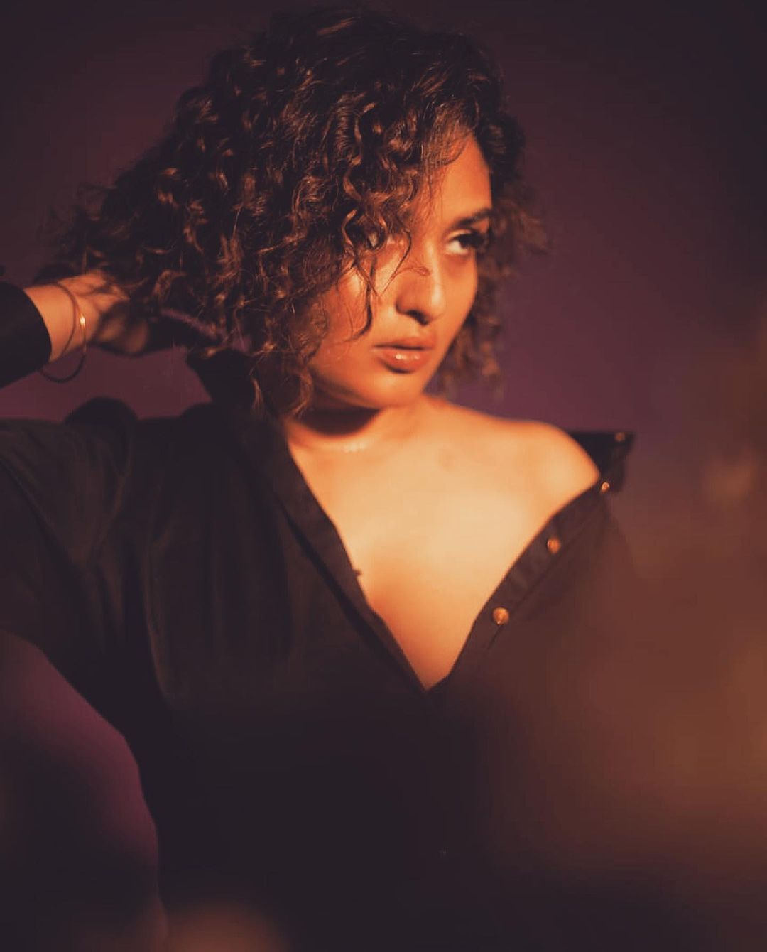 ബോള്‍ഡ് ലുക്കില്‍ പുതിയ ഫോട്ടോഷൂട്ടുമായി പ്രയാഗ മാര്‍ട്ടിന്‍; നവരസക്കായുള്ള കാത്തിരിപ്പിലാണെന്ന് ആരാധകര്‍