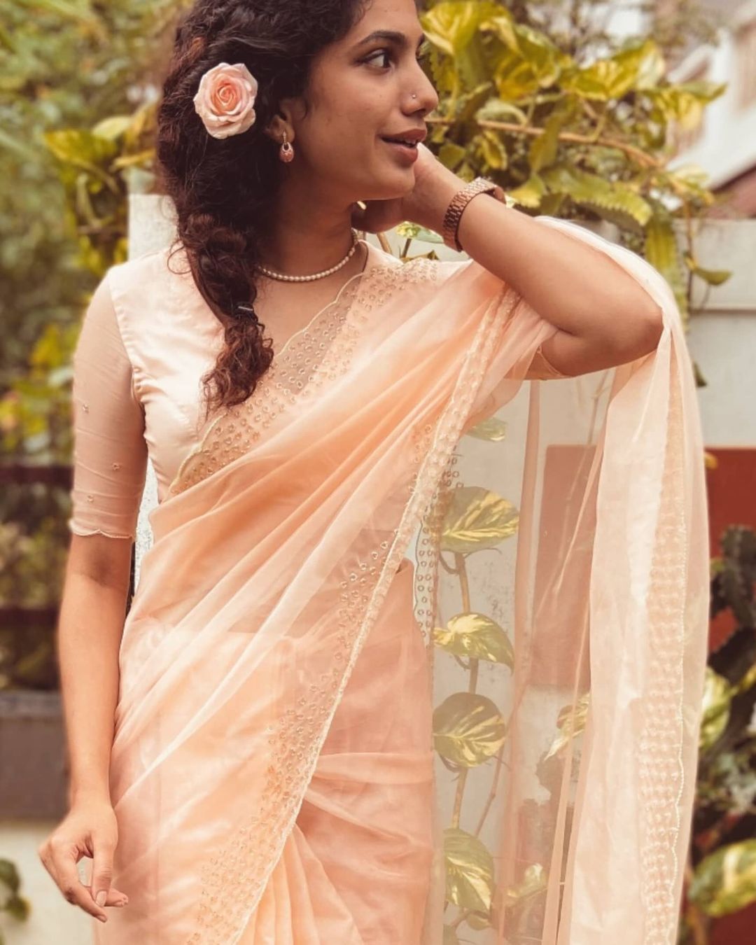 സാരിയിൽ കിടു ലുക്കുമായി നടി ദീപ തോമസ്, സൂപ്പർ ആയിട്ടുണ്ടെന്നു ആരാധകർ