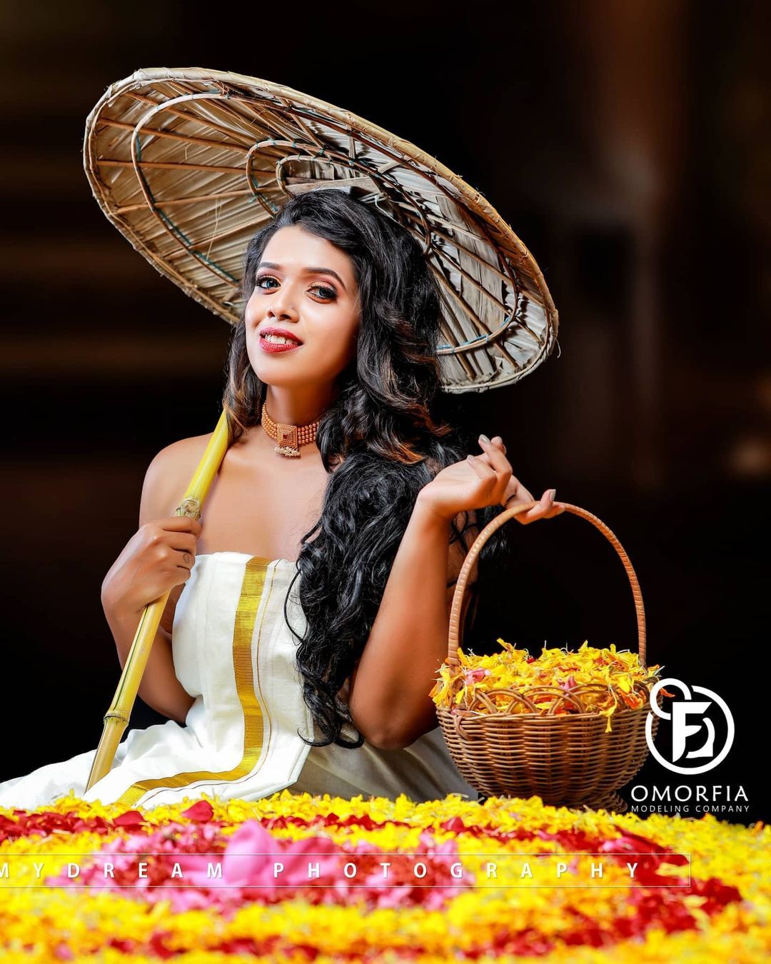 സോഷ്യല്‍ മീഡിയയെ ഞെട്ടിച്ച് പേളിയുടെ പൂക്കളം ഫോട്ടോഷൂട്ട്; വൈറലായ ചിത്രങ്ങള്‍ കാണാം