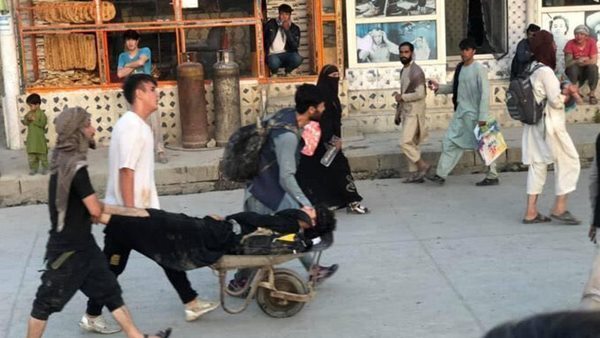 ചാവേറുകളെത്തി പൊട്ടിത്തെറിച്ചു, കാബൂൾ സ്ഫോടനത്തിന്റെ ചിത്രങ്ങൾ