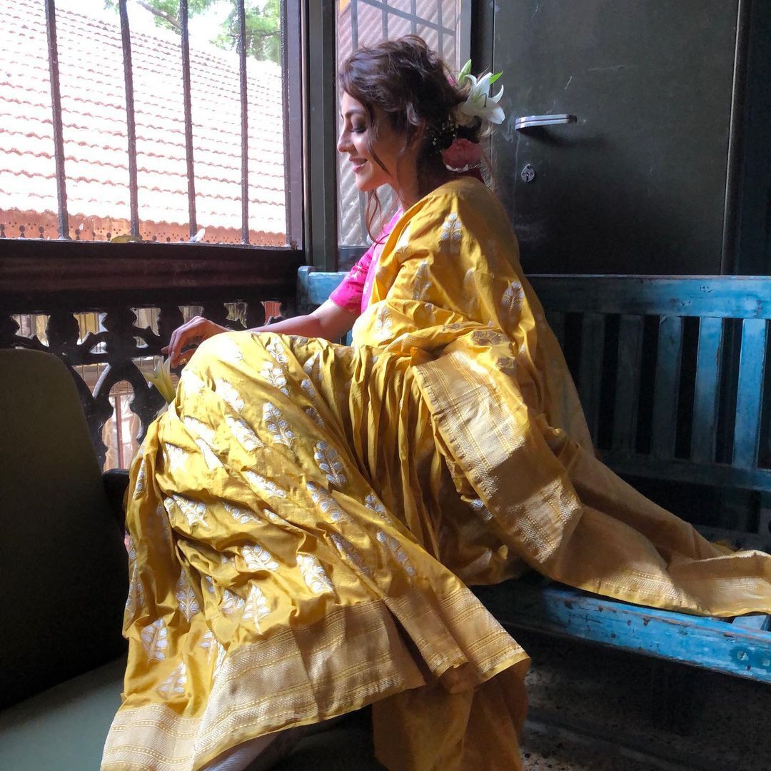 അമ്മയുടെ സുന്ദരിക്കുട്ടി; കാജൽ അഗർവാളിനെ ഒരുക്കി അമ്മ, ചിത്രങ്ങൾ