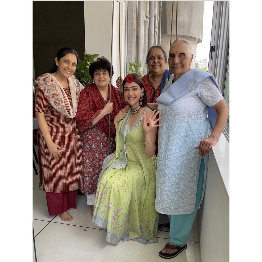 അമ്മയുടെ സുന്ദരിക്കുട്ടി; കാജൽ അഗർവാളിനെ ഒരുക്കി അമ്മ, ചിത്രങ്ങൾ