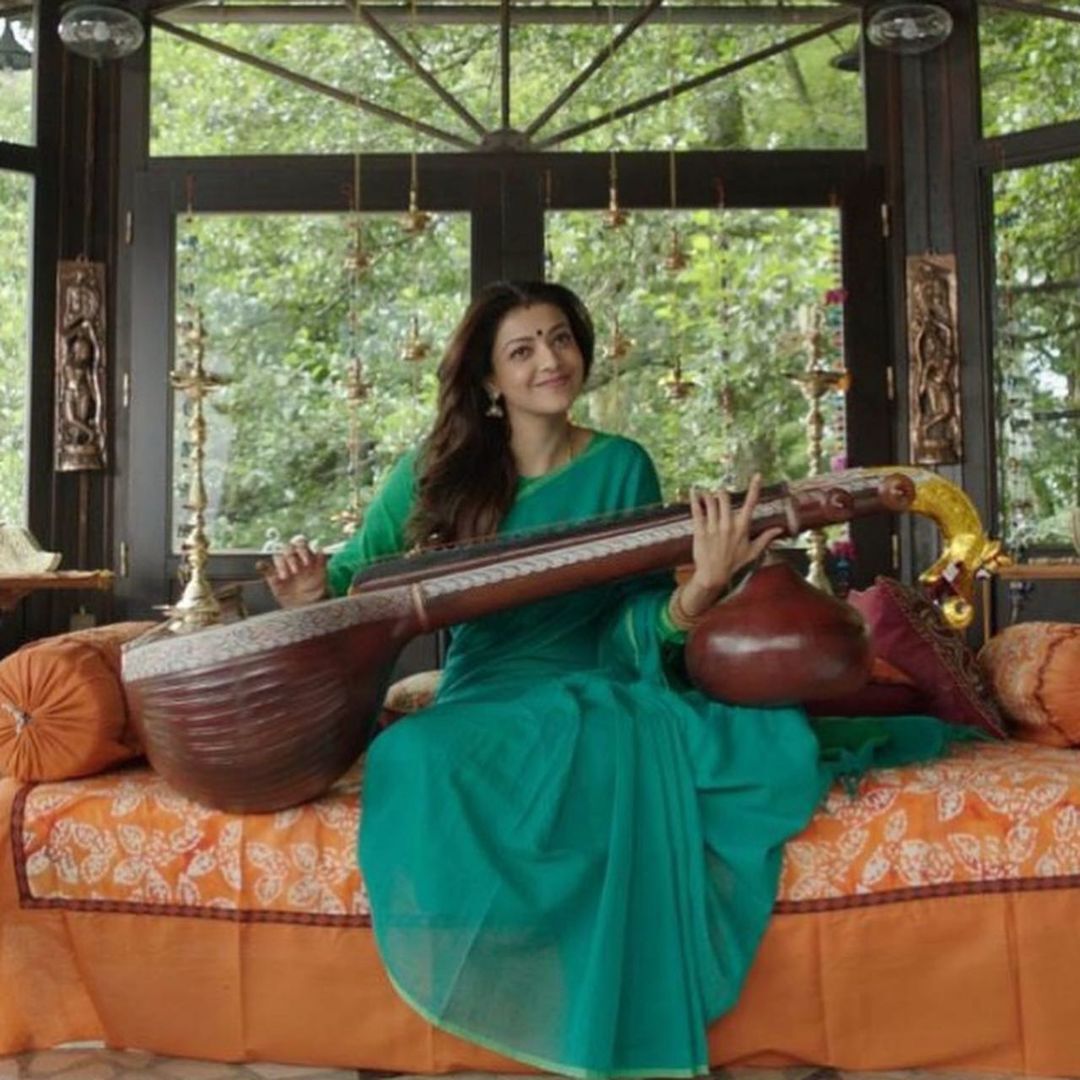 അമ്മയുടെ സുന്ദരിക്കുട്ടി; കാജൽ അഗർവാളിനെ ഒരുക്കി അമ്മ, ചിത്രങ്ങൾ