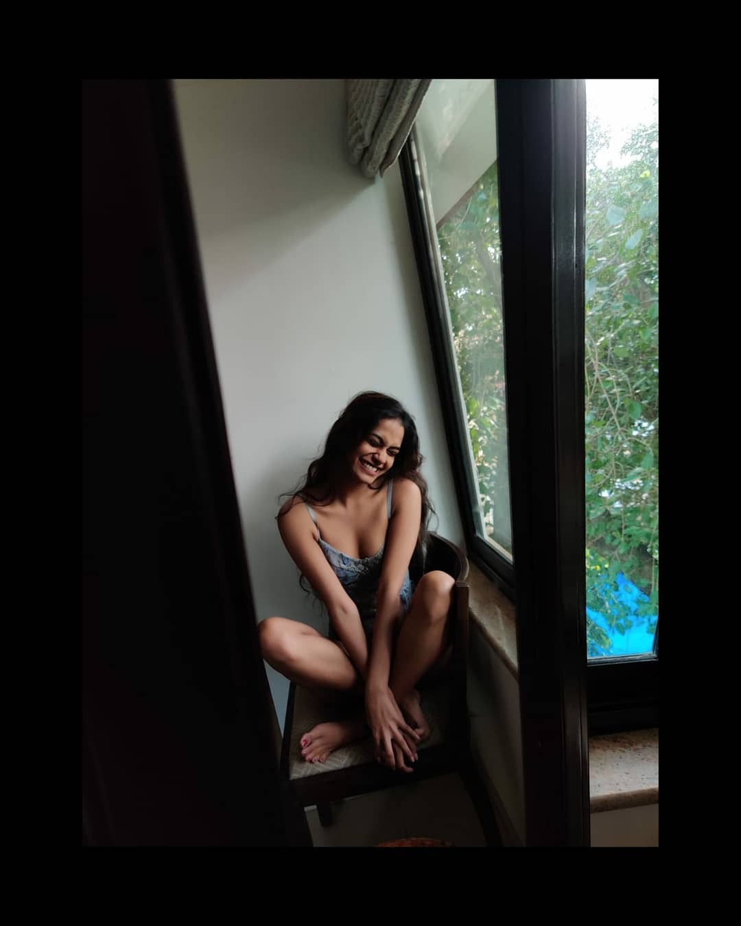 ഹോട്ട് ലുക്കില്‍ തിളങ്ങി ഐഷ്വര്യ സുരേഷ്; ഫോട്ടോഷൂട്ട് സോഷ്യല്‍ മീഡിയയില്‍ ട്രെന്‍ഡിംഗ്