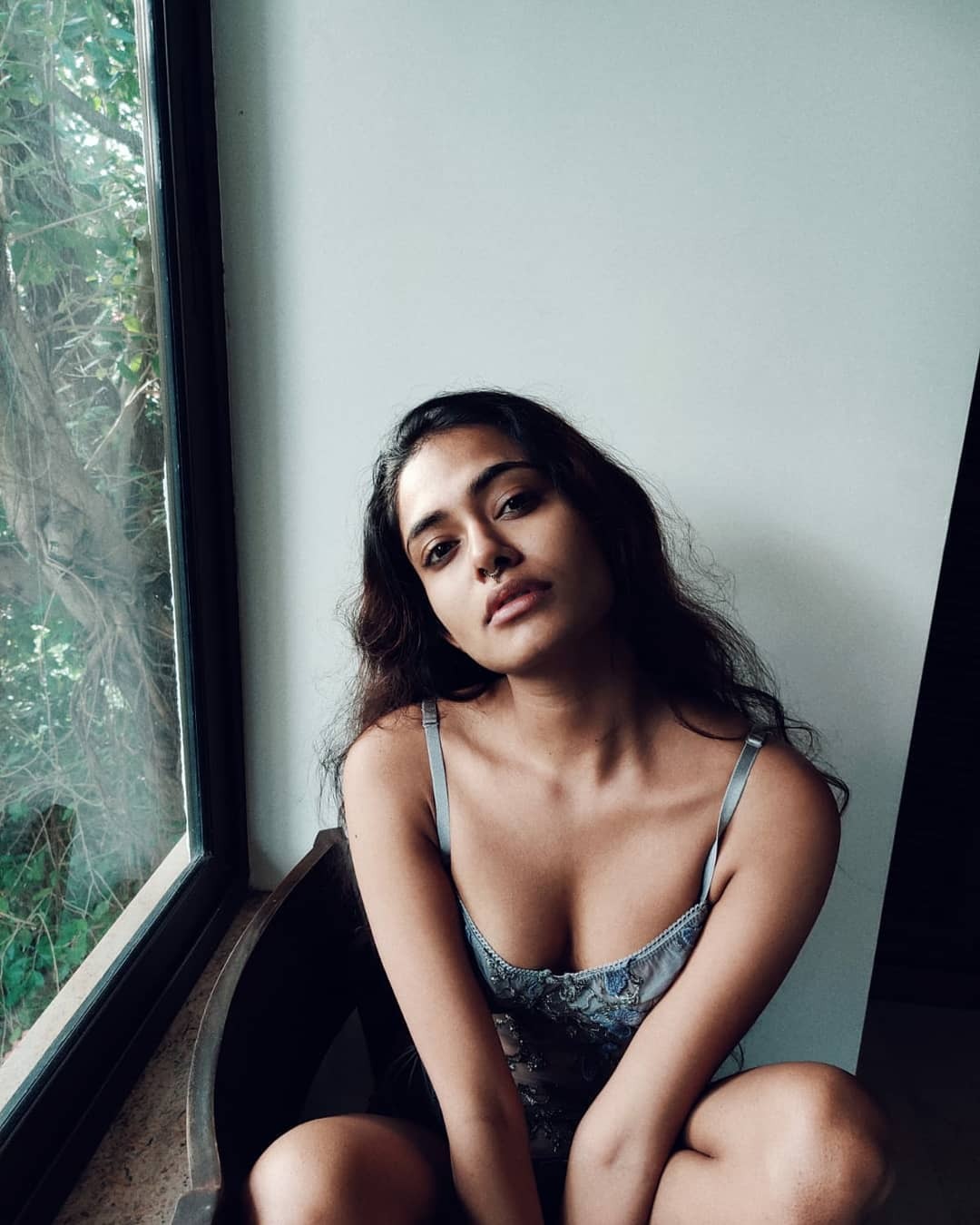 ഹോട്ട് ലുക്കില്‍ തിളങ്ങി ഐഷ്വര്യ സുരേഷ്; ഫോട്ടോഷൂട്ട് സോഷ്യല്‍ മീഡിയയില്‍ ട്രെന്‍ഡിംഗ്