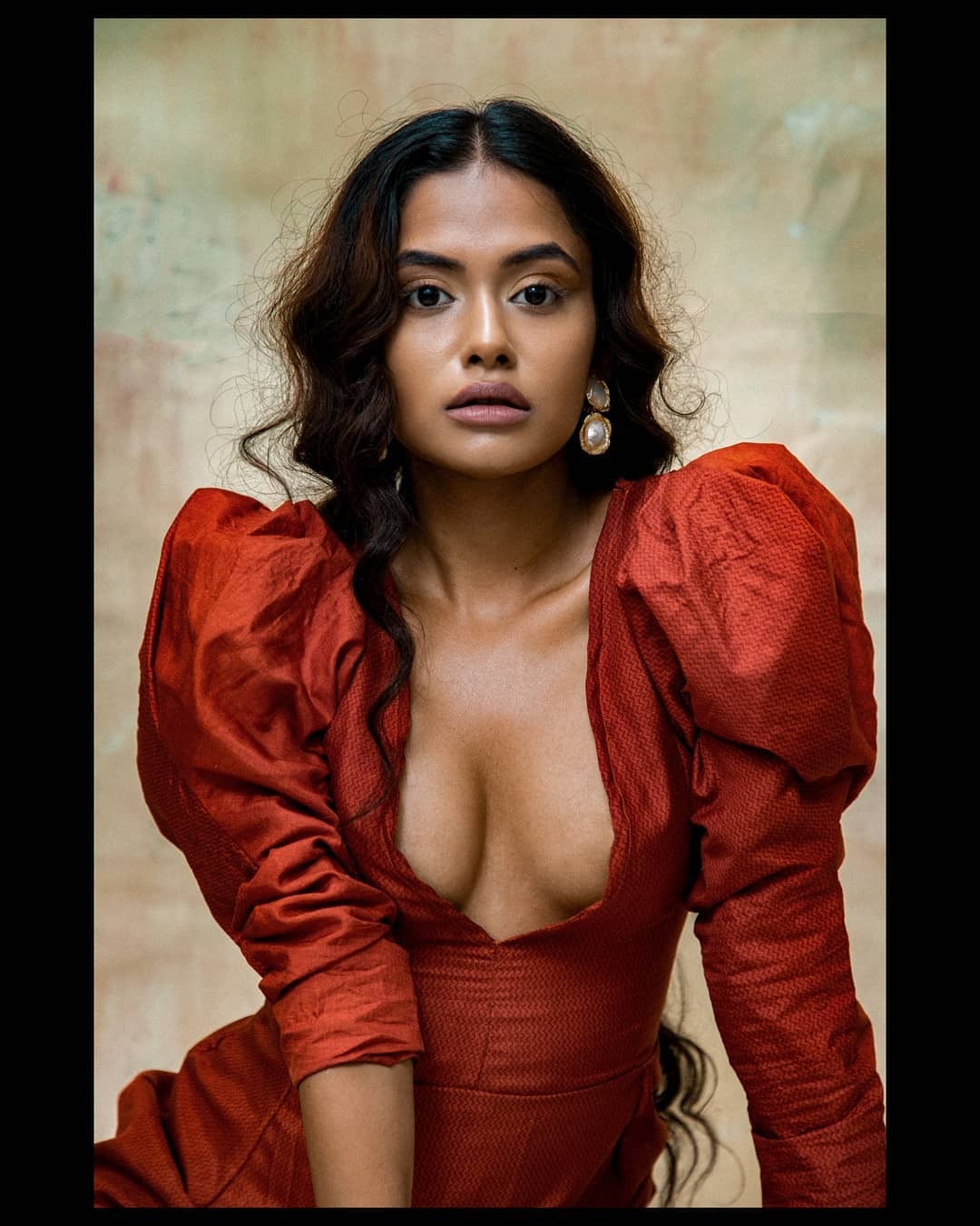 ഹോട്ട് ലുക്കില്‍ തിളങ്ങി ഐഷ്വര്യ സുരേഷ്; ഫോട്ടോഷൂട്ട് സോഷ്യല്‍ മീഡിയയില്‍ ട്രെന്‍ഡിംഗ്