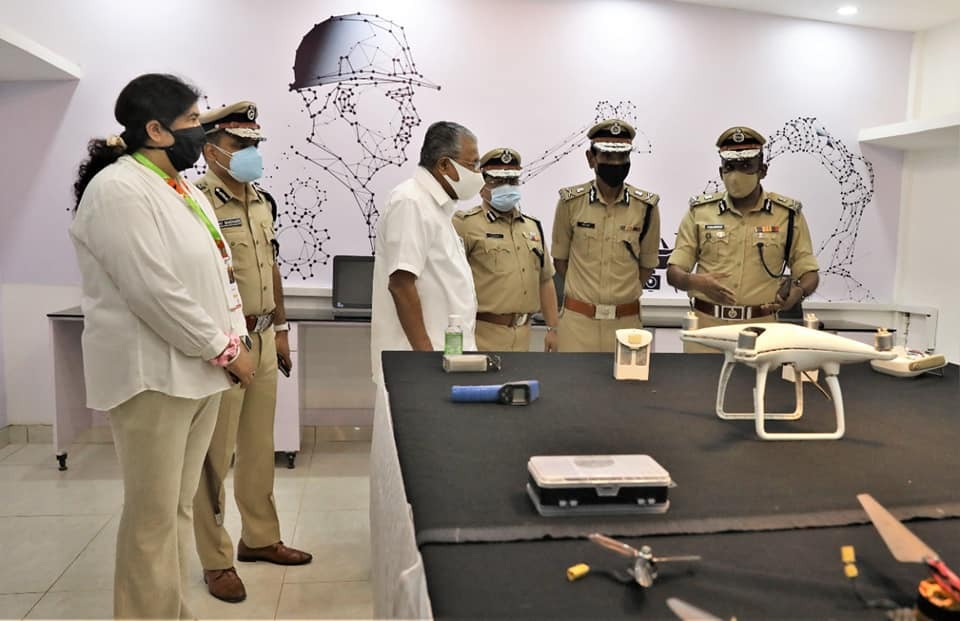 കേരള പോലീസ് സൂപ്പറാണ്!! ഡ്രോണ്‍ ഫോറന്‍സിക് ലാബ് ഉദ്ഘാടനം ചെയ്ത് പിണറായി വിജയന്‍, ചിത്രങ്ങള്‍ കാണാം