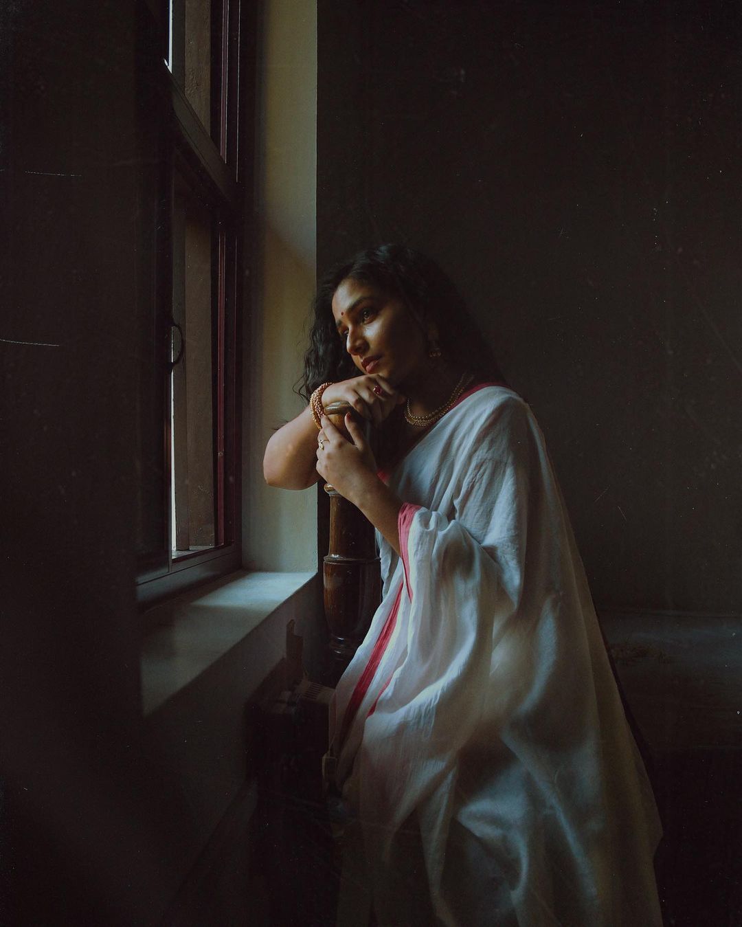 ഓണമിങ്ങെത്തിയെന്ന് രജിഷ.. കസവിൽ തിളങ്ങി താരം.. നാടൻ ലുക്ക് ഏറ്റെടുത്ത് ആരാധകർ