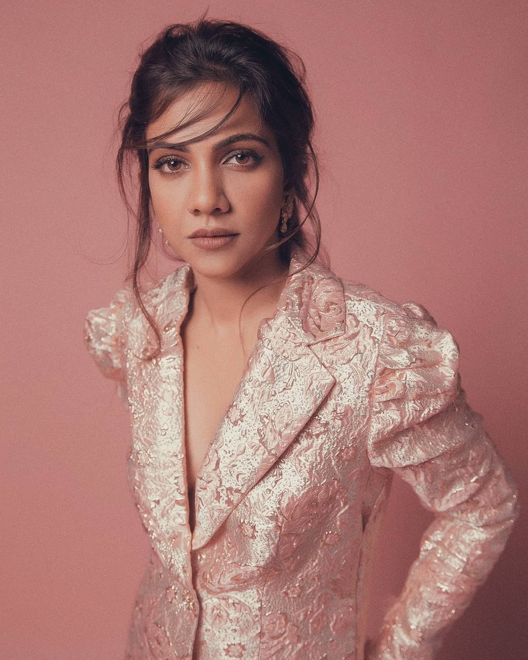 ഒരു രക്ഷയുമില്ലെന്ന് ആരാധകർ..മഡോണ സെബാസ്റ്റ്യന്റെ പുതിയ ലുക്ക് വൈറൽ