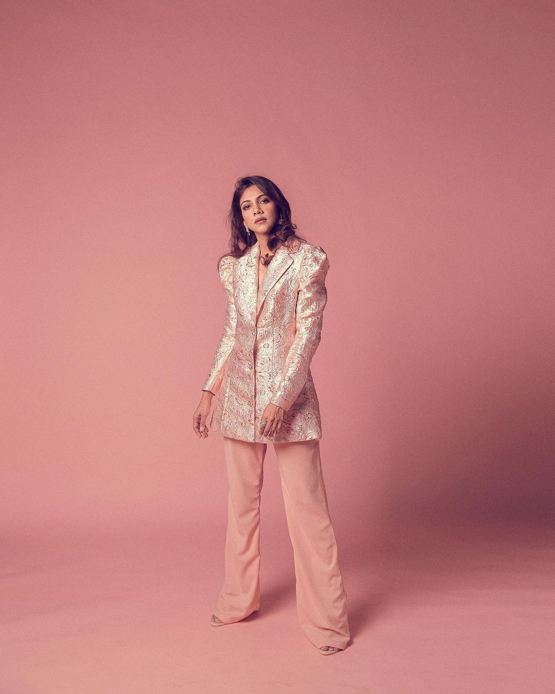 ഒരു രക്ഷയുമില്ലെന്ന് ആരാധകർ..മഡോണ സെബാസ്റ്റ്യന്റെ പുതിയ ലുക്ക് വൈറൽ