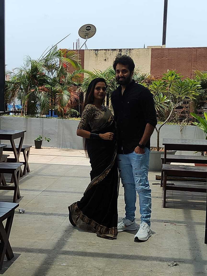 ഇണക്കുരുവികളെ പോലെ കുടുംബവിളക്കിലെ സഞ്ജനയും പ്രതീഷും, ചിത്രങ്ങൾ