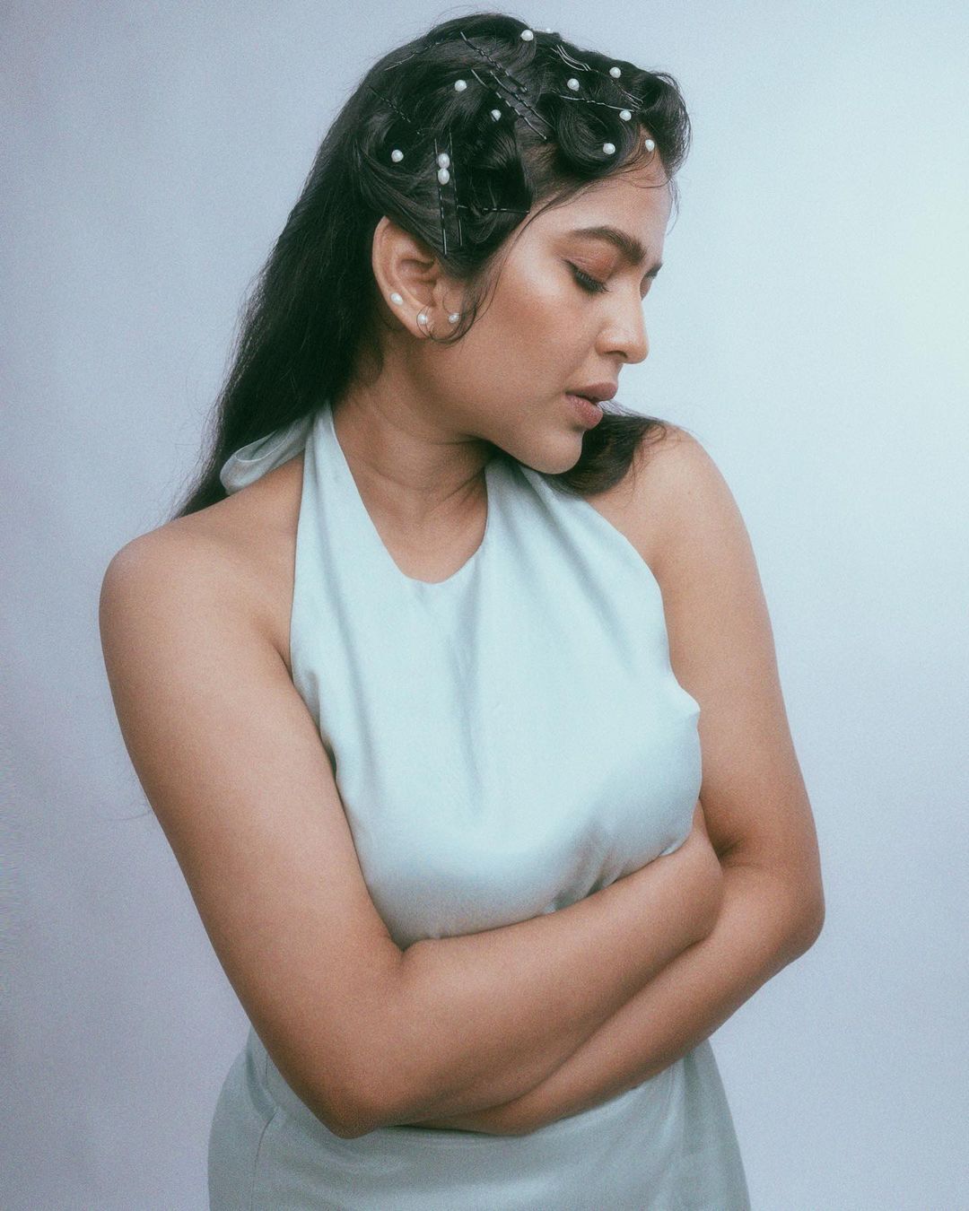 കിടിലം ഗ്ലാമറസ് ലുക്കില്‍ നടി ശ്രിന്ദ; വൈറല്‍ ഫോട്ടോ ഷൂട്ട് കാണാം