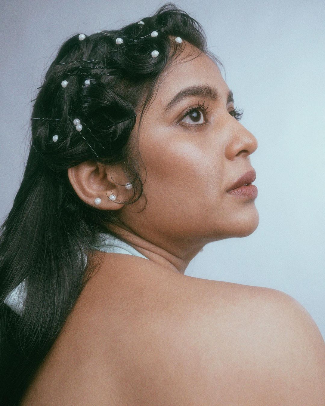 കിടിലം ഗ്ലാമറസ് ലുക്കില്‍ നടി ശ്രിന്ദ; വൈറല്‍ ഫോട്ടോ ഷൂട്ട് കാണാം