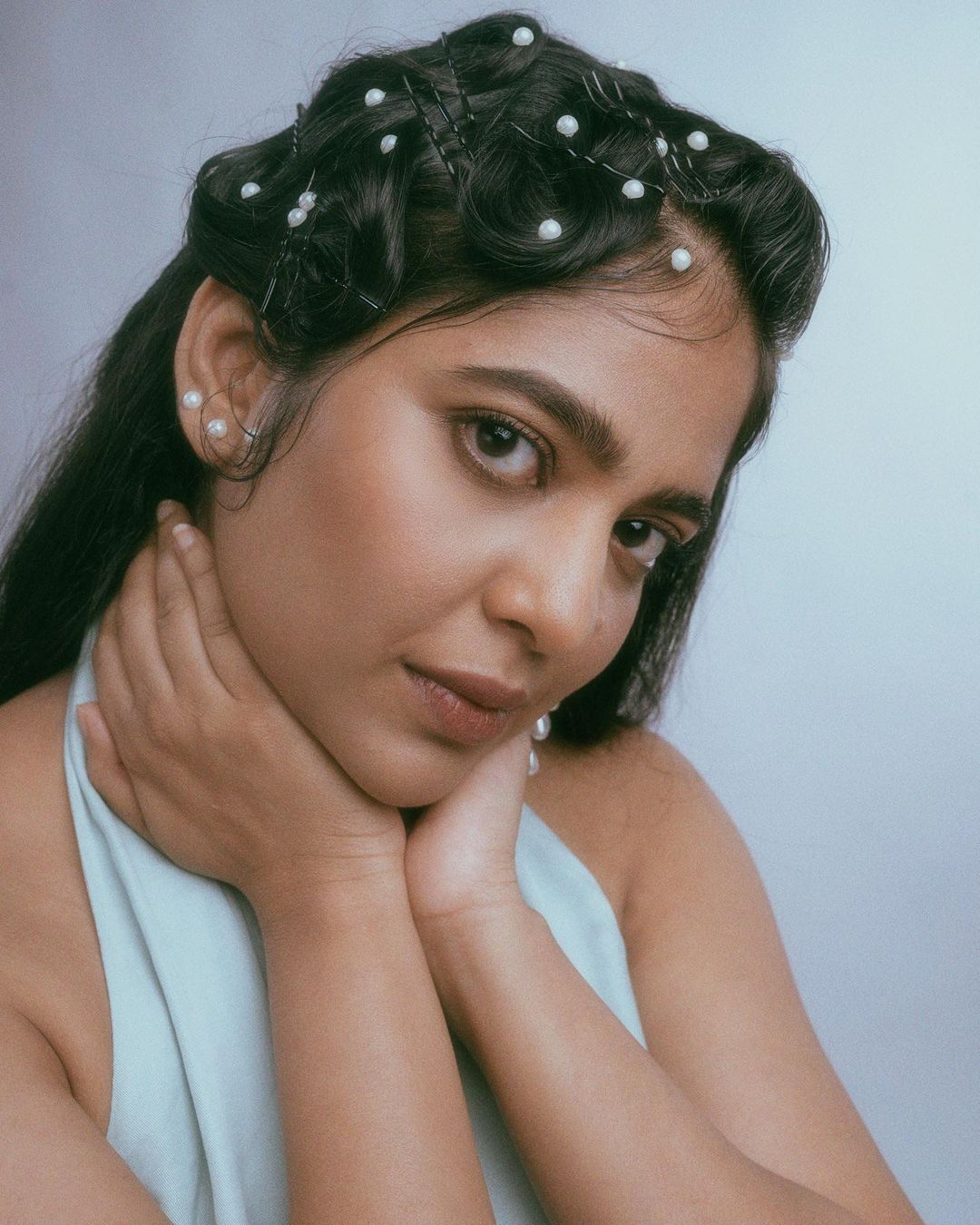 കിടിലം ഗ്ലാമറസ് ലുക്കില്‍ നടി ശ്രിന്ദ; വൈറല്‍ ഫോട്ടോ ഷൂട്ട് കാണാം