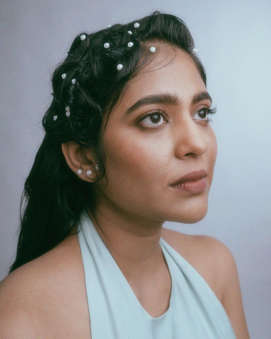 കിടിലം ഗ്ലാമറസ് ലുക്കില്‍ നടി ശ്രിന്ദ; വൈറല്‍ ഫോട്ടോ ഷൂട്ട് കാണാം