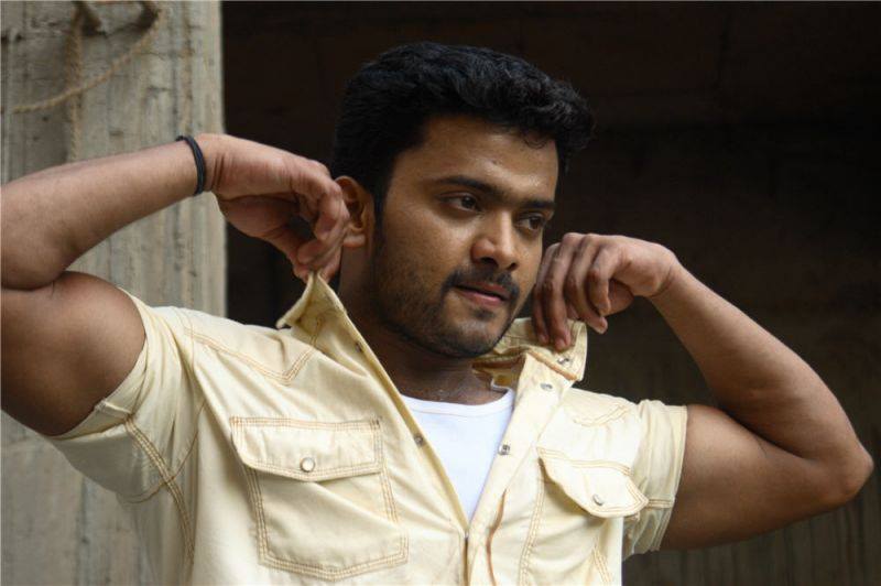 യഥാർത്ഥ പേര് മണിക്കുട്ടനെന്നല്ല, കുട്ടിക്കാലം കഷ്ടപ്പാടിന്റേത്, കോളേജിൽ നിന്ന് പുറത്താക്കി, മണിക്കുട്ടനെ കുറിച്ച് അറിയാത്തത്