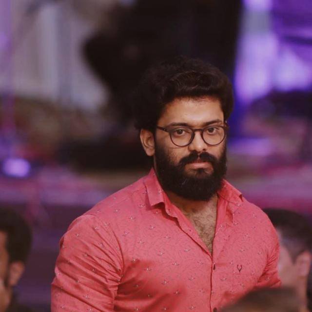 യഥാർത്ഥ പേര് മണിക്കുട്ടനെന്നല്ല, കുട്ടിക്കാലം കഷ്ടപ്പാടിന്റേത്, കോളേജിൽ നിന്ന് പുറത്താക്കി, മണിക്കുട്ടനെ കുറിച്ച് അറിയാത്തത്