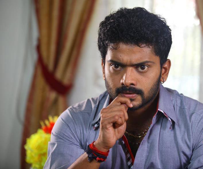 യഥാർത്ഥ പേര് മണിക്കുട്ടനെന്നല്ല, കുട്ടിക്കാലം കഷ്ടപ്പാടിന്റേത്, കോളേജിൽ നിന്ന് പുറത്താക്കി, മണിക്കുട്ടനെ കുറിച്ച് അറിയാത്തത്