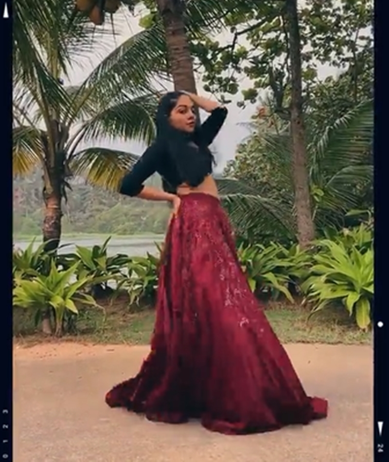 ദേ മരക്കൊമ്പിലൊരു മാലാഖ; വൈറലായി അഹാന കൃഷ്ണയുടെ പുതിയ ഫോട്ടോഷൂട്ട്