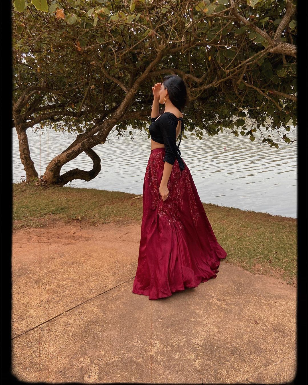 ദേ മരക്കൊമ്പിലൊരു മാലാഖ; വൈറലായി അഹാന കൃഷ്ണയുടെ പുതിയ ഫോട്ടോഷൂട്ട്