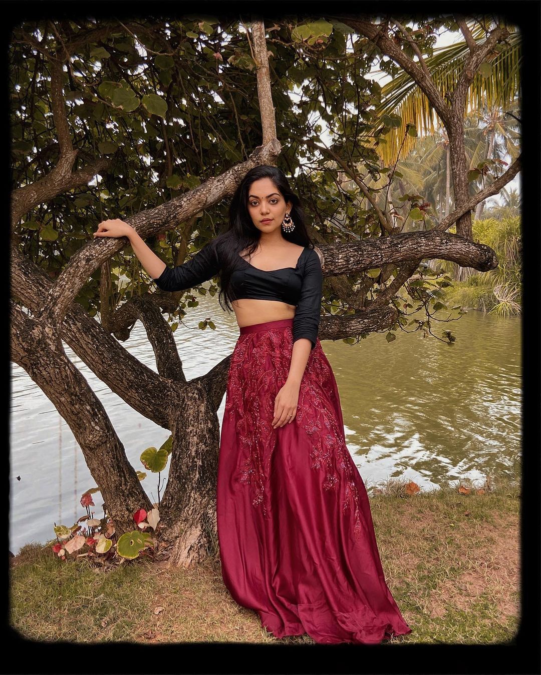 ദേ മരക്കൊമ്പിലൊരു മാലാഖ; വൈറലായി അഹാന കൃഷ്ണയുടെ പുതിയ ഫോട്ടോഷൂട്ട്