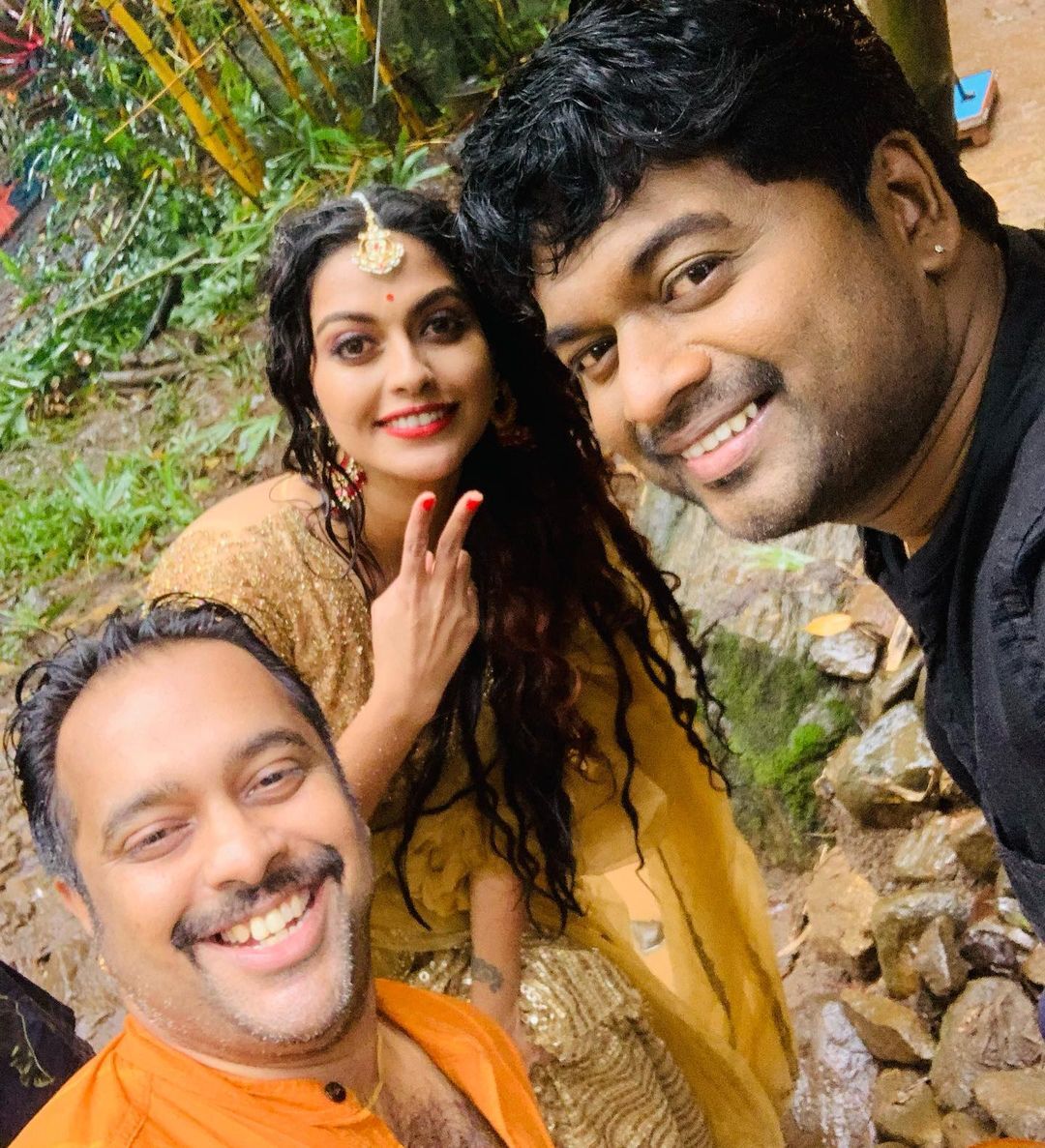 വെള്ളച്ചാട്ടത്തിന് മുമ്പില്‍ അപ്‌സരസ് പ്രത്യക്ഷപ്പെട്ടു; വൈറലായി നടി അനുശ്രീയുടെ പുതിയ ഫോട്ടോഷൂട്ട്