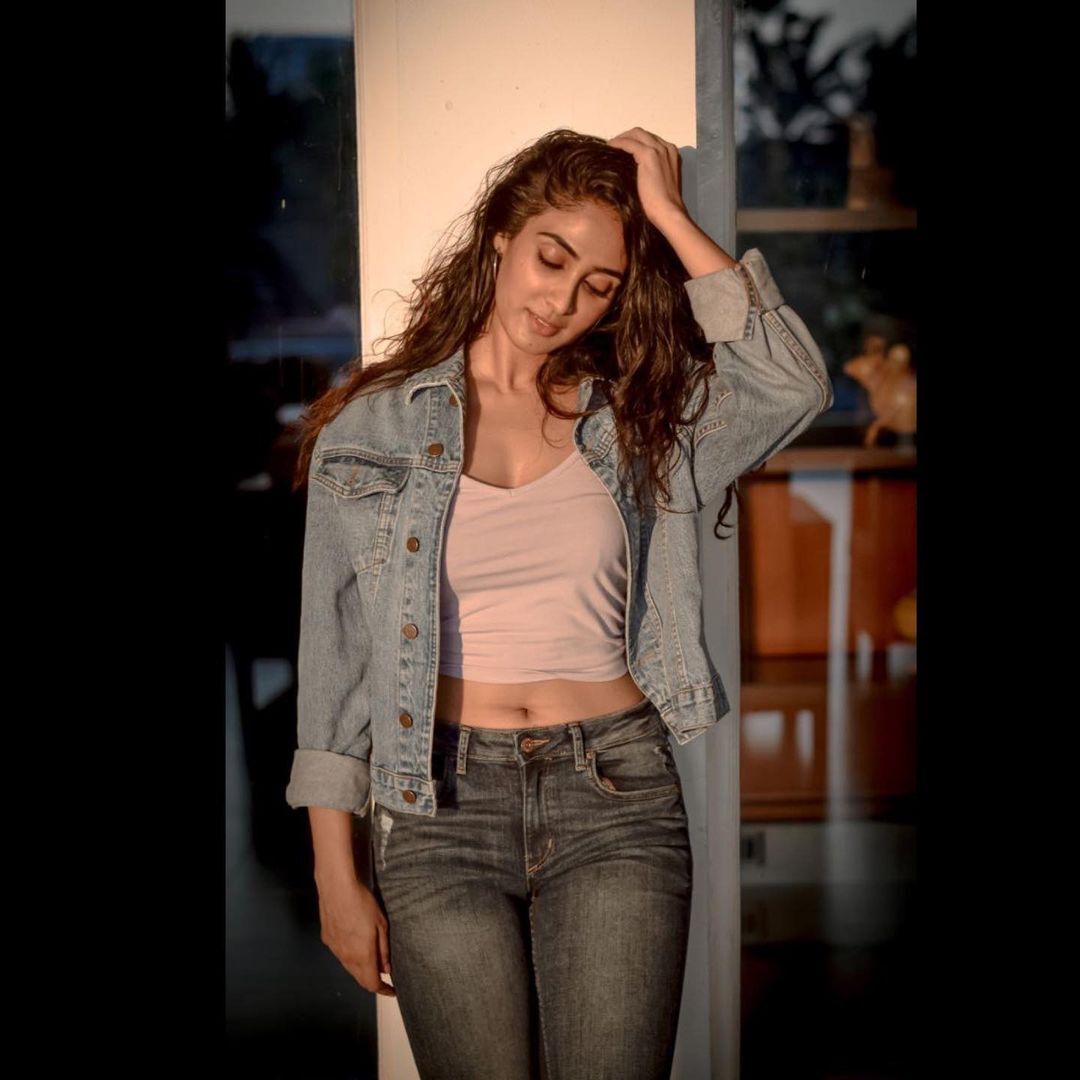 ഹോട്ട് ലുക്കില്‍ പുതിയ മേക്കോവറുമായി ദീപ്തി സതി; ഫോട്ടോഷൂട്ട് വൈറല്‍