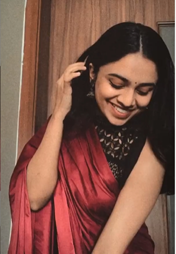 കലക്കൻ ഫൊട്ടോസുമായി ദിലീപിന്റെ മകൾ; മീനാക്ഷികുട്ടിയെ വളഞ്ഞ് ആരാധകർ