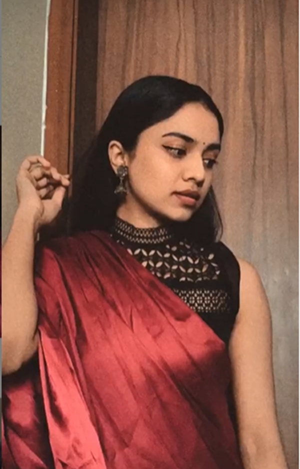 കലക്കൻ ഫൊട്ടോസുമായി ദിലീപിന്റെ മകൾ; മീനാക്ഷികുട്ടിയെ വളഞ്ഞ് ആരാധകർ